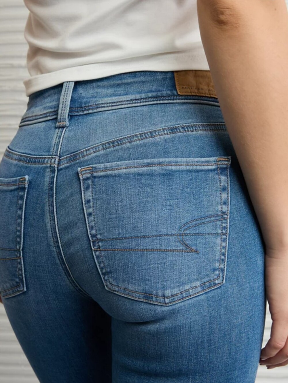 American Eagle Kick Bootcut Mid Rise Women's Jeans Medium Wash sz 10. - Picture 5 of 16